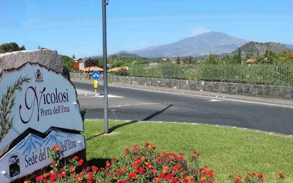 B & B Amici Dell'Etna ニコロージ エクステリア 写真